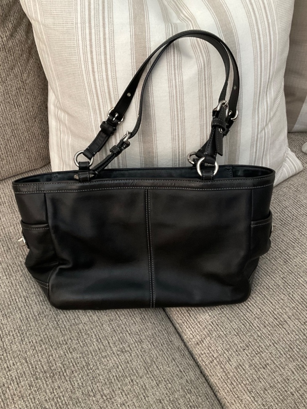 Coach Bag - Picture 2 of 5